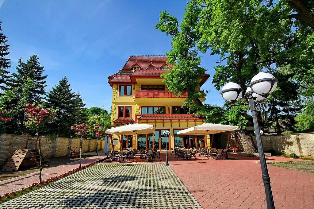 Hôtel Vila Palić Extérieur photo